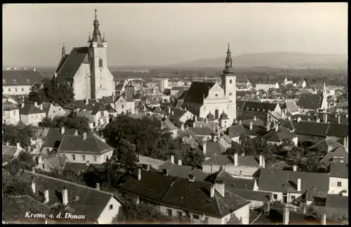 Krems (Donau) Stadtansicht mit Frauenbergkirche und Pfarrkirche St. Veit 1952
