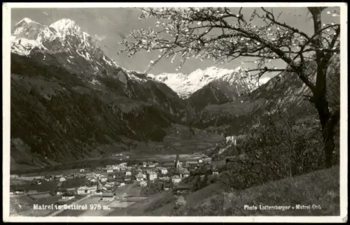 Matrei in Osttirol Panoramablick auf den Ort im Tal mit Bergen 1962