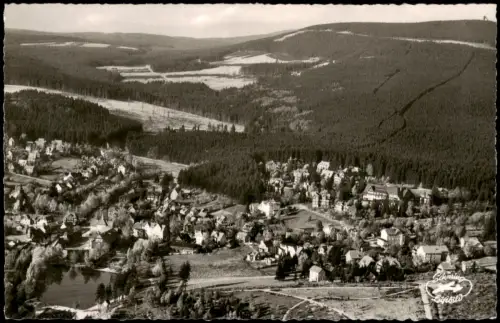 Ansichtskarte Braunlage Luftaufnahme mit bewaldeten Bergen 1950