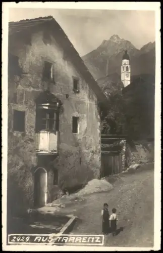 Tarrenz Historisches Bauernhaus mit Erker und Kirche vor Bergkulisse 1930