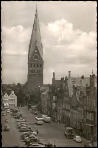 Lüneburg Am Sande, Verkehr Autos u.a. VW Käfer, Bus, Lastwagen, Kirche 1955