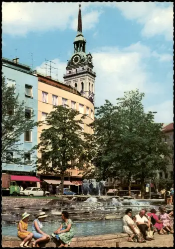 Ansichtskarte München Rindermarkt, Petersturm, Leute am Brunnen 1965