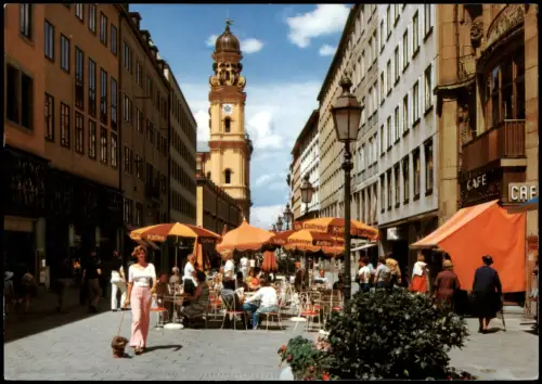 München Blick in die Theatinerstraße  Lokal Außensitz Leute 1980
