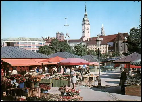 München Viktualienmarkt, Verkaufsstände, Leute beim Einkaufen 1975