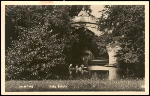 Ansichtskarte Laxenburg Hohe Brücke im Schlosspark mit Ruderboot 1930