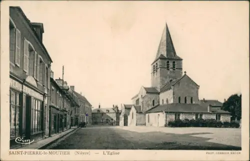 CPA Saint-Pierre-le-Moûtier Kirche und Geschäfte 1935