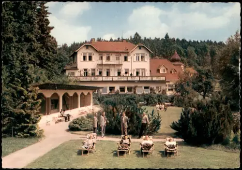 Bad Sachsa Sanatorium am Pfaffenberg mit Kurgästen im Garten 1963