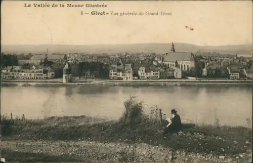 CPA Givet Givet (Djivet) Gesamtansicht von Givet mit der Maas 1914