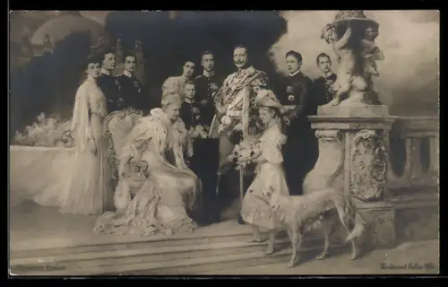 AK Kaiser Wilhelm II. mit Familie und Borsoi